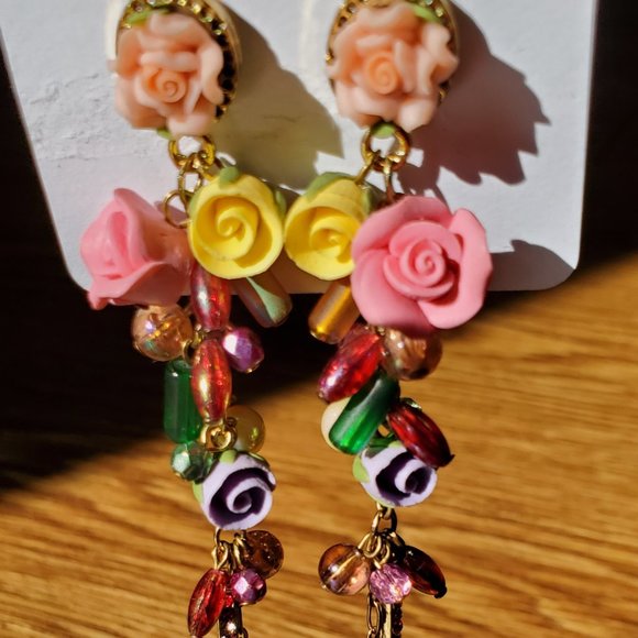 NWOT Flower earrings - Picture 5 of 8
